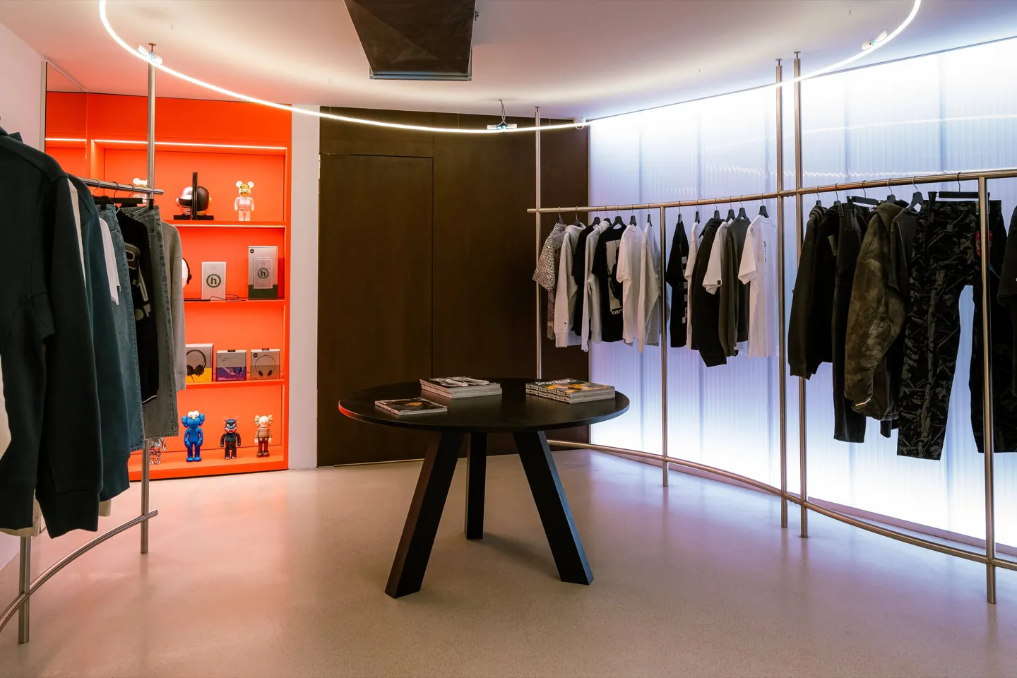Sneakers e streetwear da Refresh. — Porrini Besozzo (VA)
