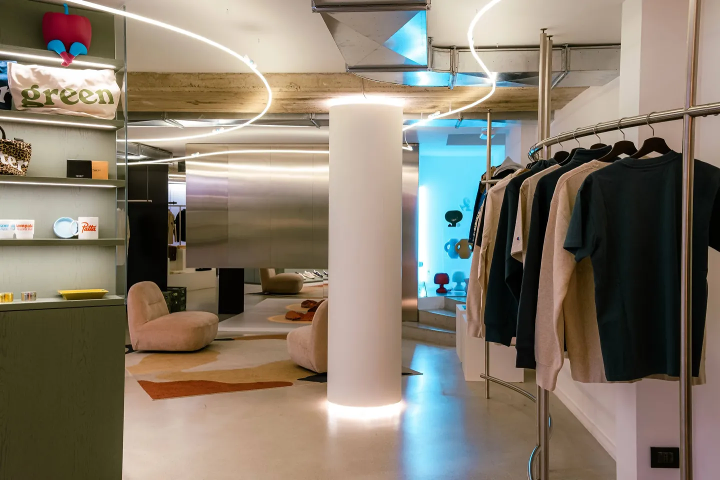 Sneaker culture e abbigliamento urban — Refresh. concept store Porrini